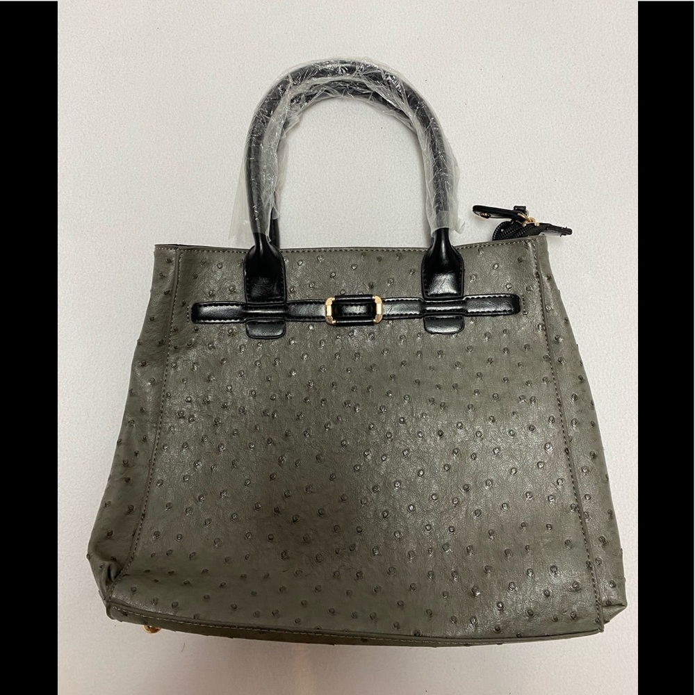 Hynes victory gray faux ostrich purse nwt